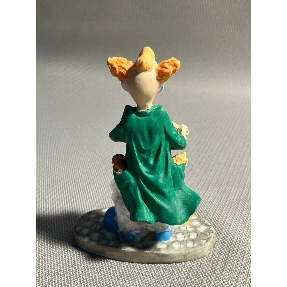 Stone‎ Ave Collectors Clown and Puppies Figurine